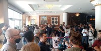 Comunicado de prensa del sindicato FAU: delegación de paz retenida en el hotel, acto prohibido