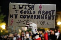 Reproductive rights are workers' rights!  Eine Grußbotschaft an die Streikenden in Polen.
