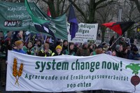 Wir haben es satt! Landarbeiter:innen für Ernährungssouveränität und Systemwandel!